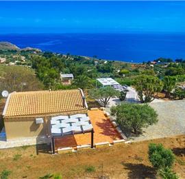 2 bedroom villa with jacuzzi & sea views, near Castellammare del Golfo, sleeps  4-5